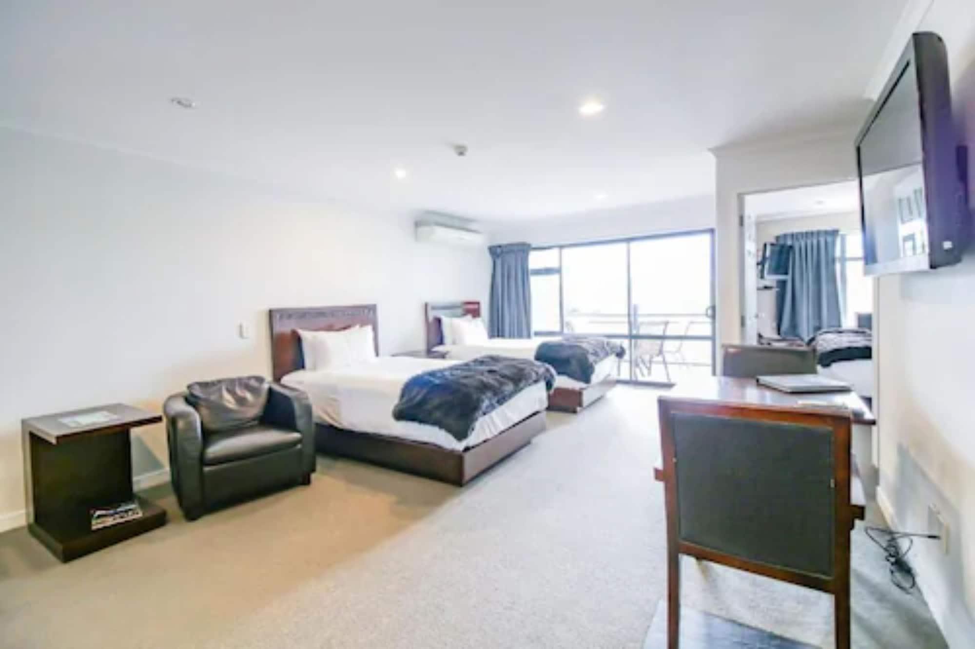 Aotea Motor Lodge วังกานุย ภายนอก รูปภาพ Studio apartment