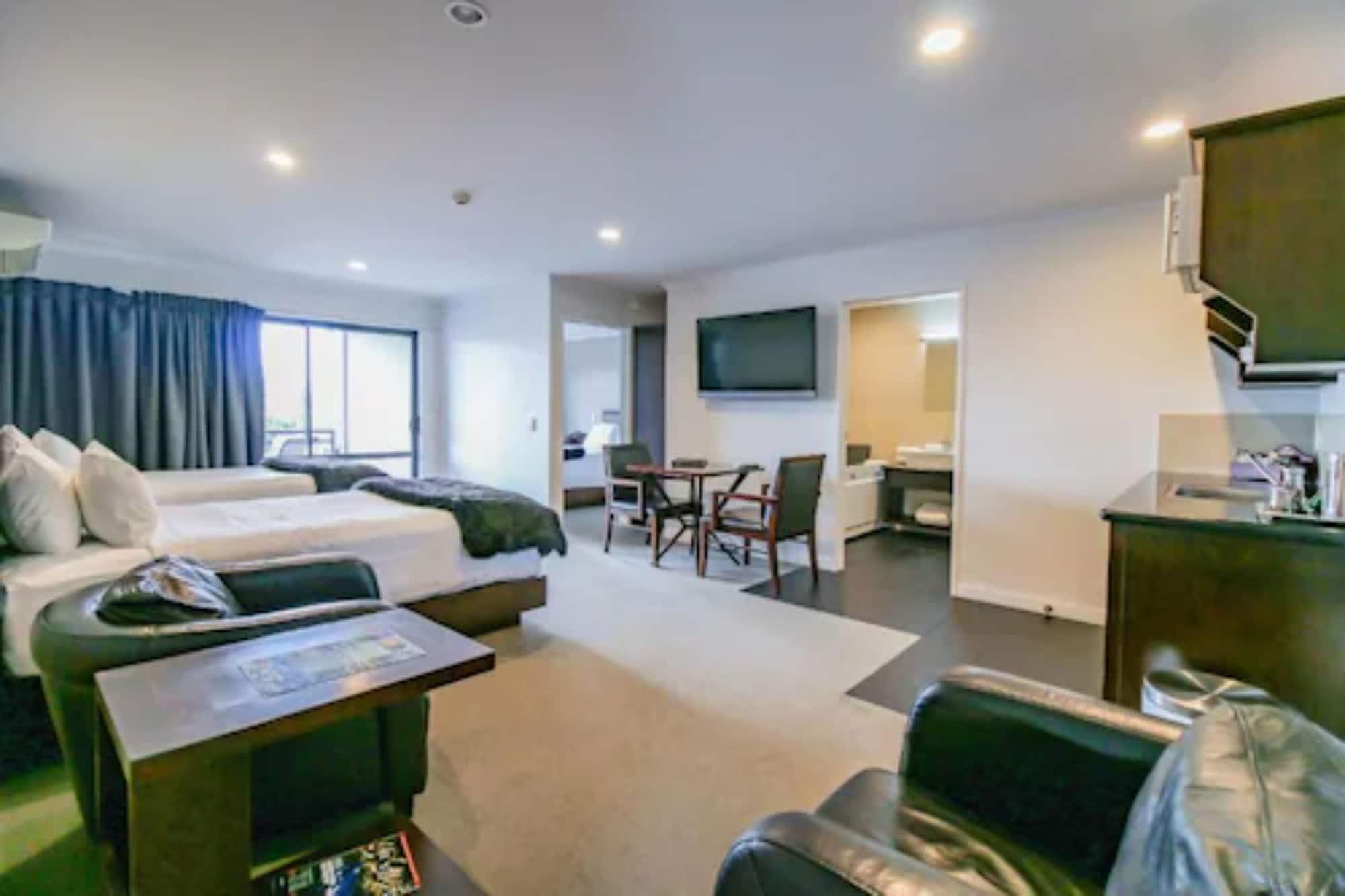 Aotea Motor Lodge วังกานุย ภายนอก รูปภาพ A typical studio apartment