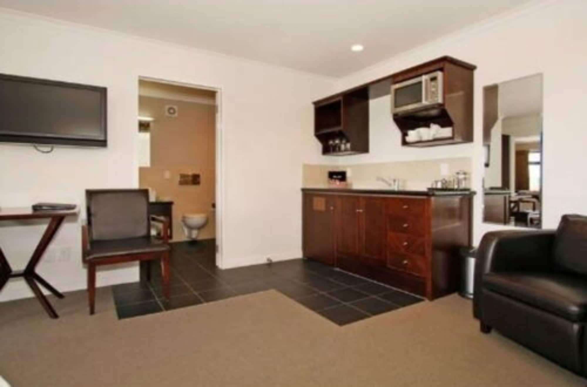 Aotea Motor Lodge วังกานุย ภายนอก รูปภาพ A typical studio apartment