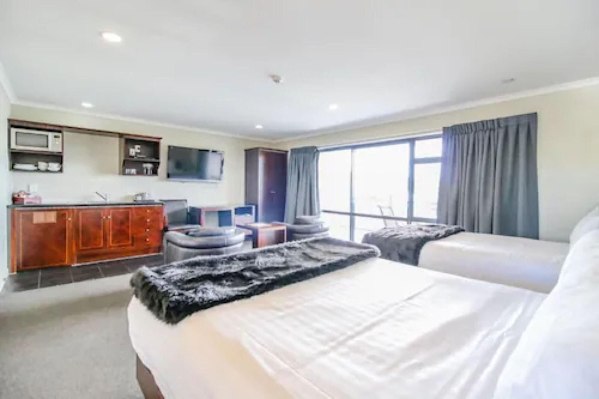 Aotea Motor Lodge วังกานุย ภายนอก รูปภาพ A typical studio apartment
