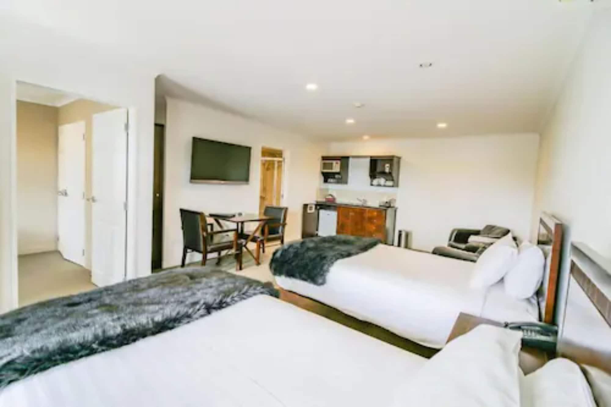 Aotea Motor Lodge วังกานุย ภายนอก รูปภาพ A typical studio apartment