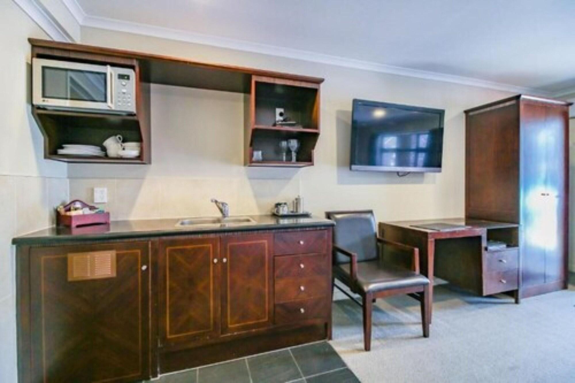 Aotea Motor Lodge วังกานุย ภายนอก รูปภาพ A typical studio apartment
