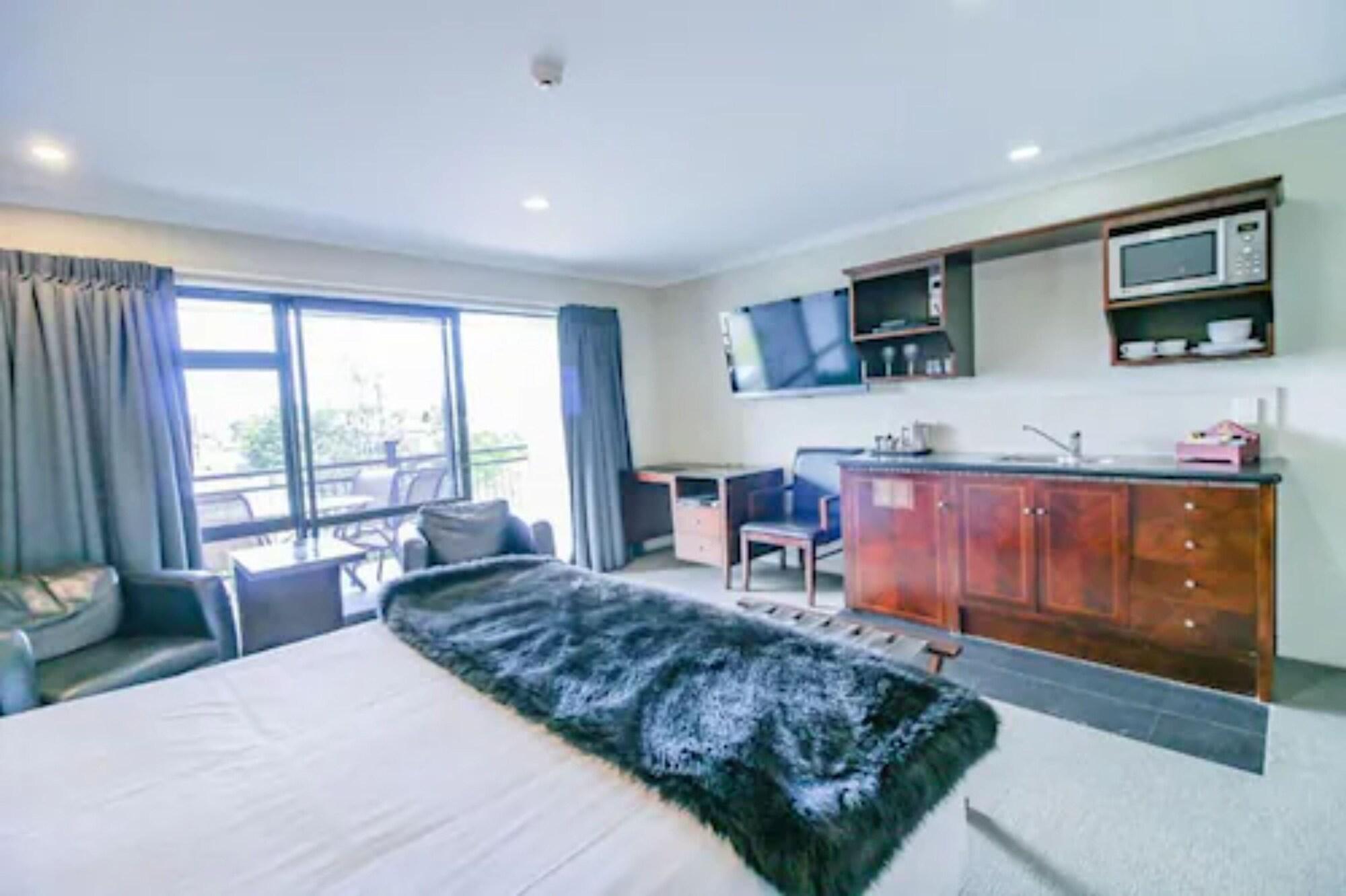 Aotea Motor Lodge วังกานุย ภายนอก รูปภาพ A studio apartment in New Zealand