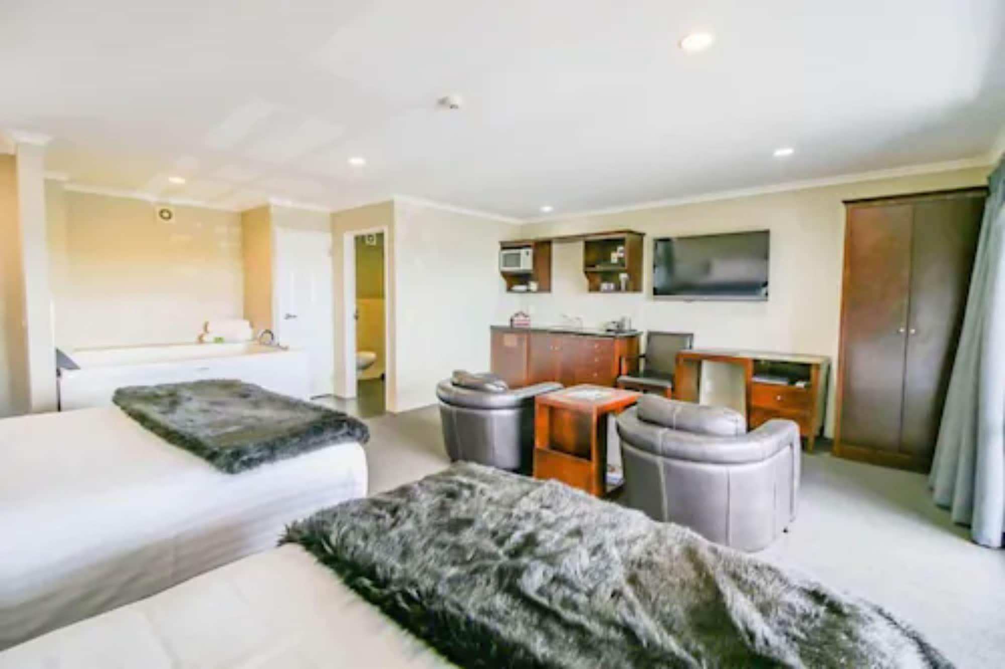 Aotea Motor Lodge วังกานุย ภายนอก รูปภาพ A suite at the hotel