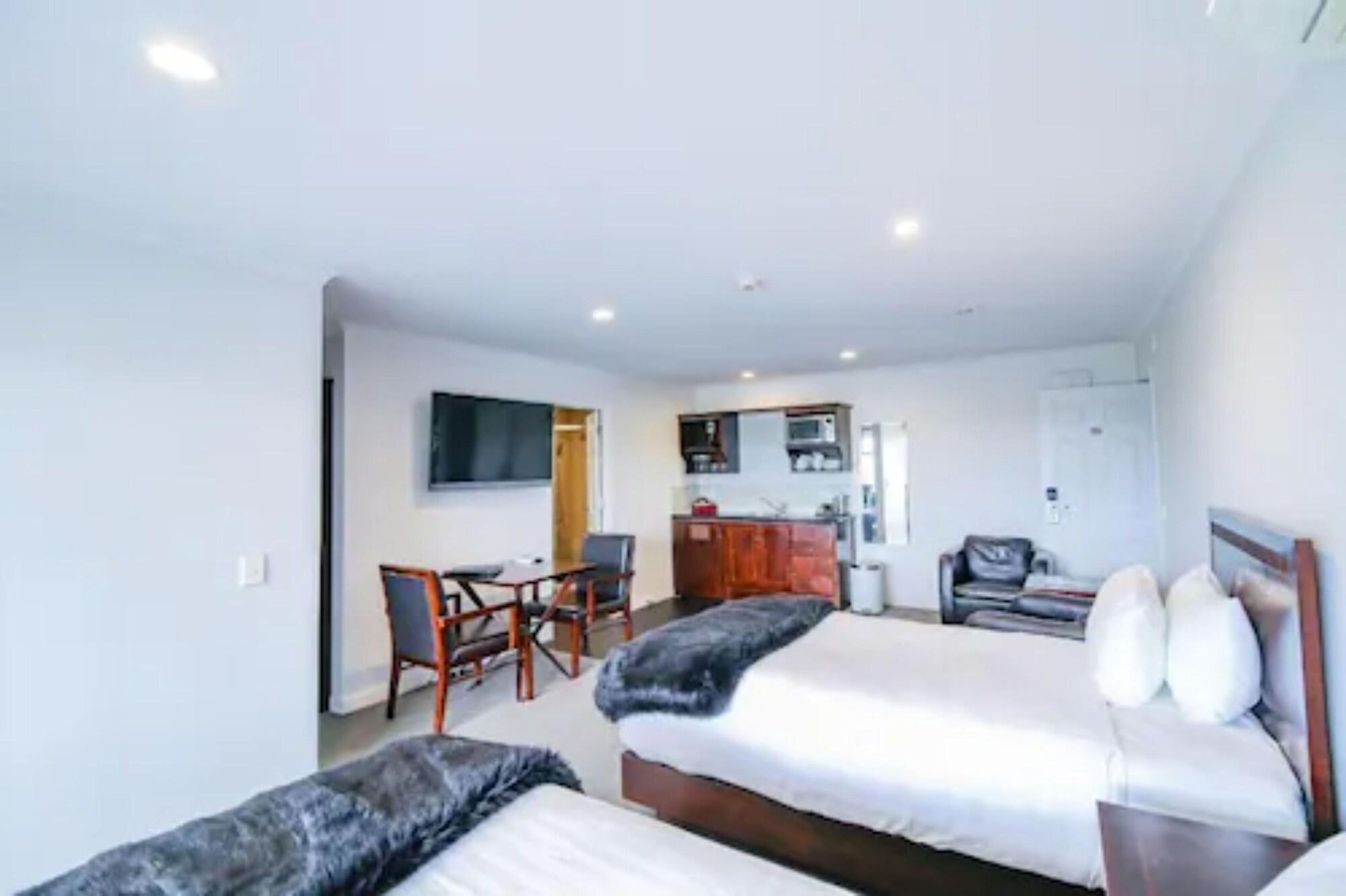 Aotea Motor Lodge วังกานุย ภายนอก รูปภาพ A typical studio apartment