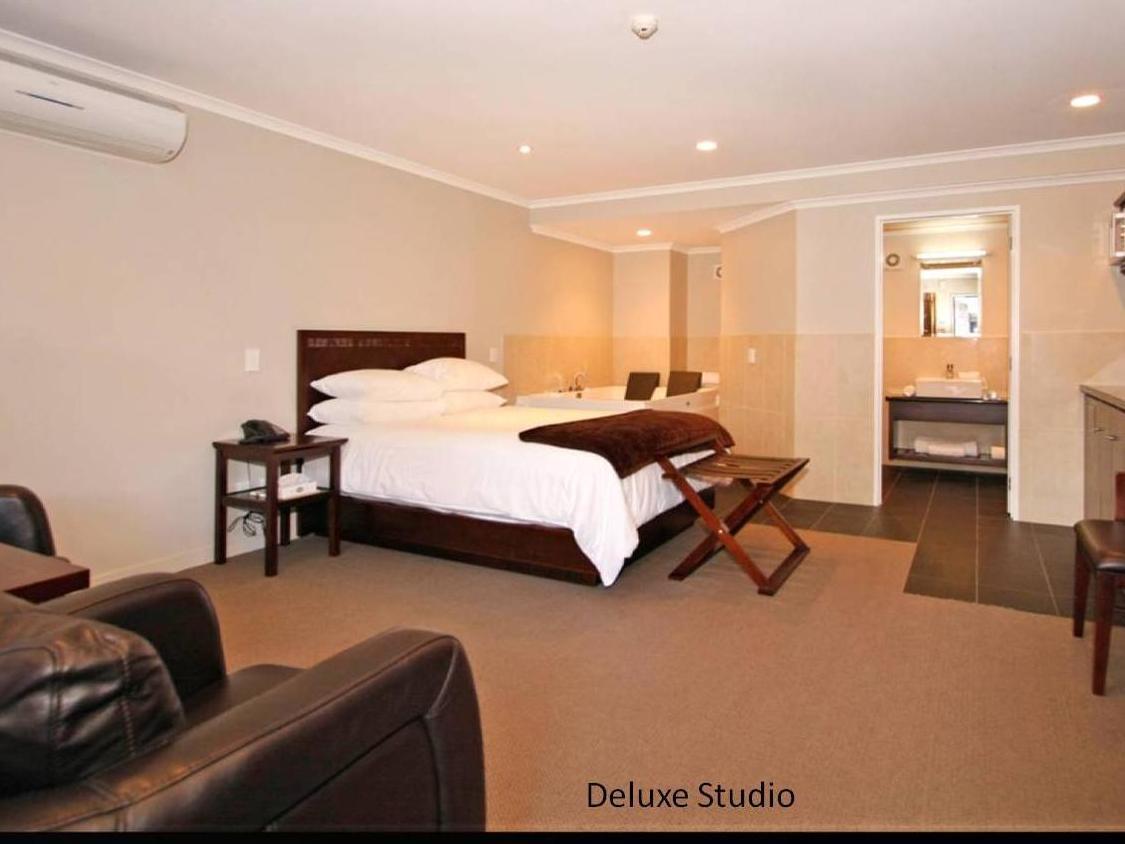 Aotea Motor Lodge วังกานุย ภายนอก รูปภาพ Deluxe Studio