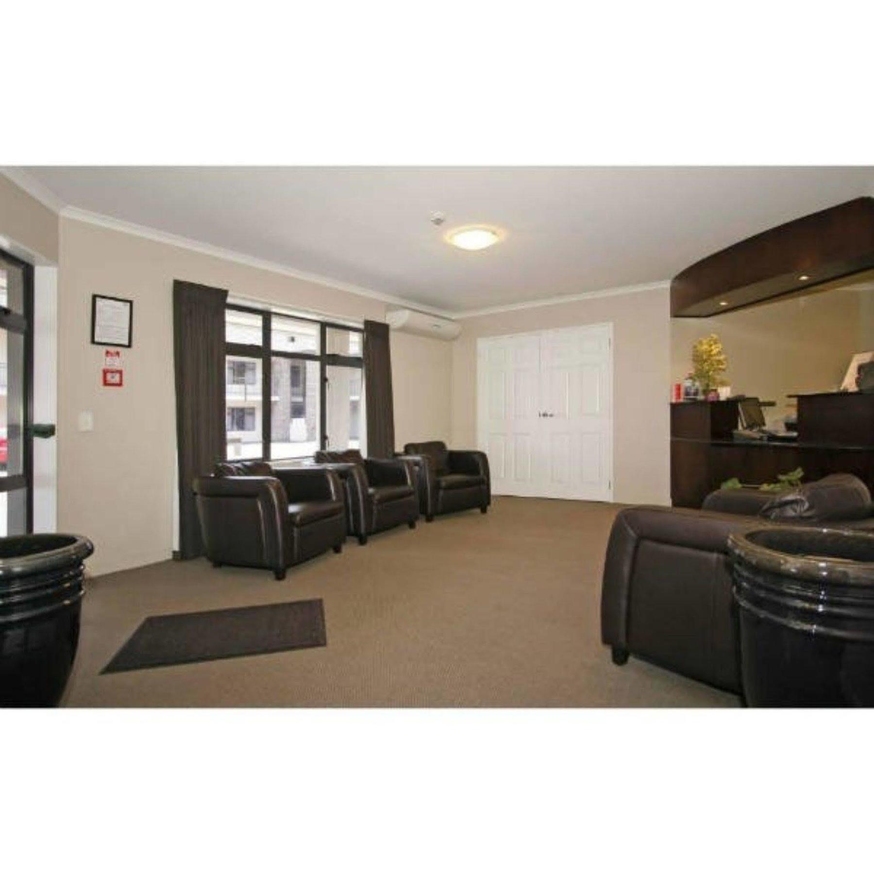 Aotea Motor Lodge วังกานุย ภายนอก รูปภาพ The interior of the reception area at the hotel