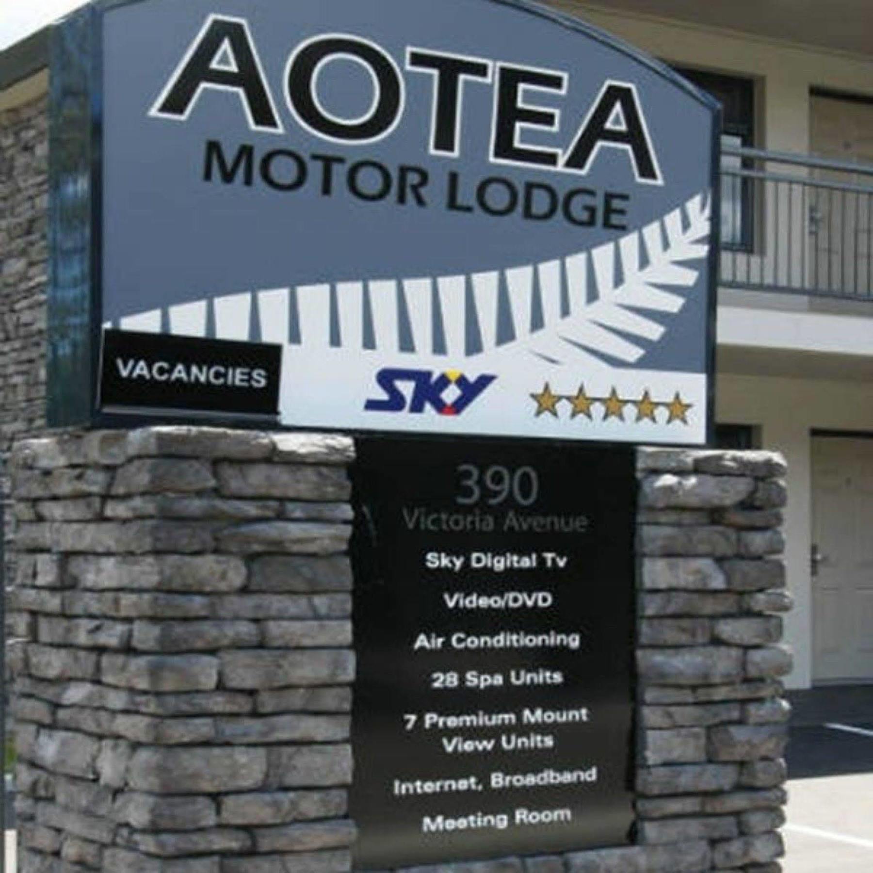Aotea Motor Lodge วังกานุย ภายนอก รูปภาพ Sky logo on a motel