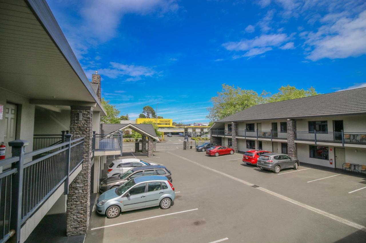 Aotea Motor Lodge วังกานุย ภายนอก รูปภาพ The motel's courtyard