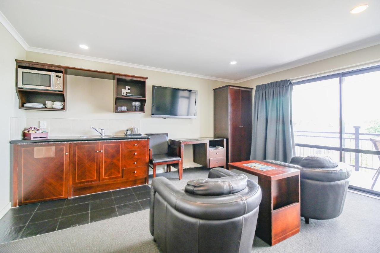 Aotea Motor Lodge วังกานุย ภายนอก รูปภาพ A typical studio apartment