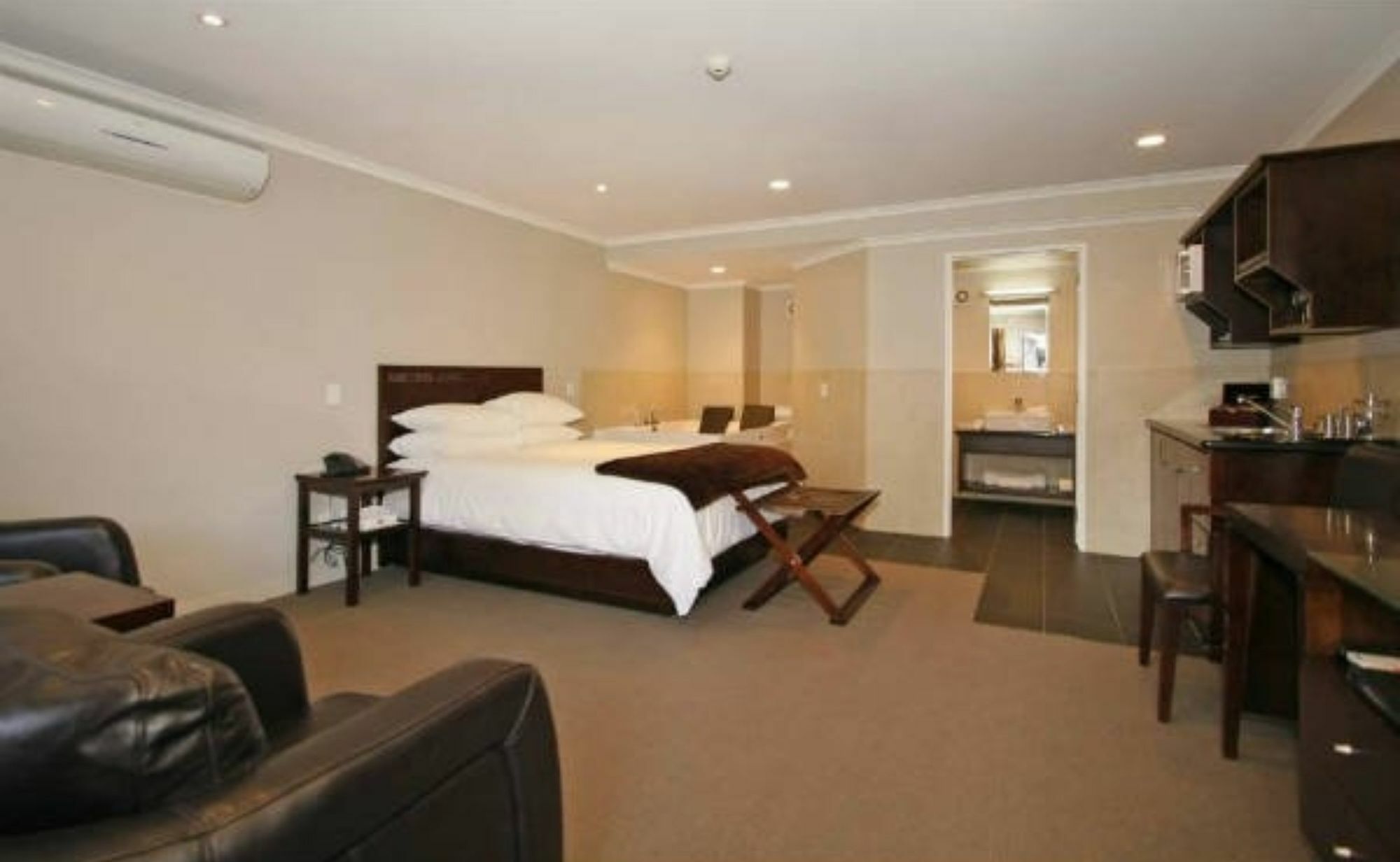 Aotea Motor Lodge วังกานุย ภายนอก รูปภาพ A studio apartment